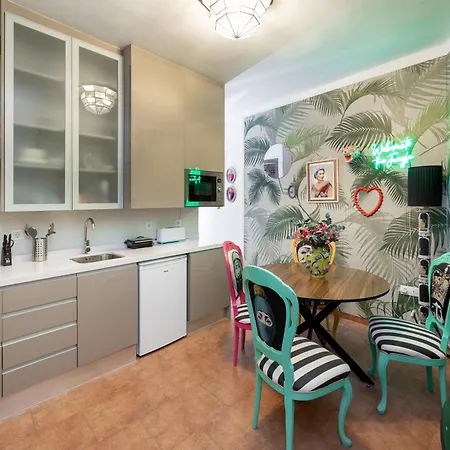 Apartment - Pinksparrow -