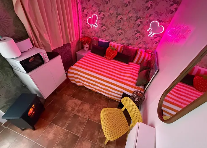 - Pinksparrow - Apartment